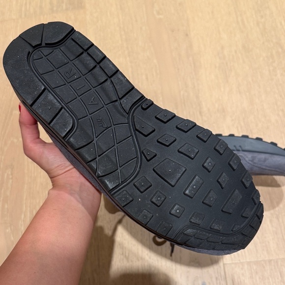 Limited Edition Nike Air Men's Charcoal Sneakers - Size 9 - Picture 3 of 6